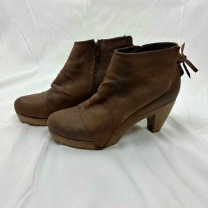 Coclico Ndakinna Brown leather Clog Ankle Boots. Size 8